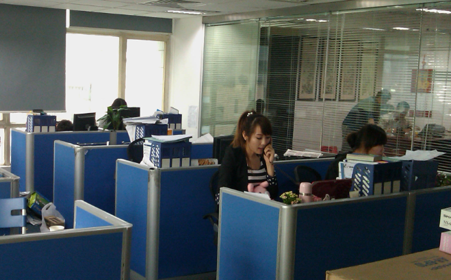东阳市汇雅阁红木家具新中式桌椅定制工艺与选材标准解析
